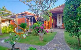 Tunjung Guest House Lovina Beach